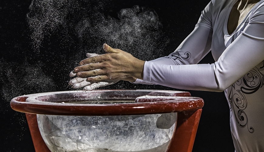 Gymnast applying chalk